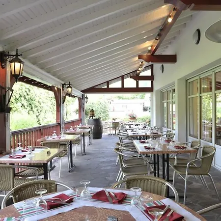 Logis Ur-hegian فندق