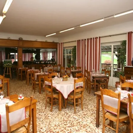 Logis Ur-hegian فندق