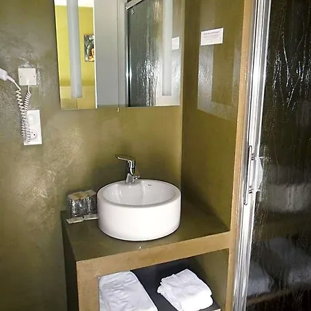 Logis Ur-hegian Hotel
