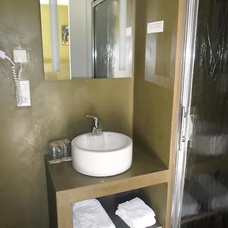 Logis Ur-hegian Hotel