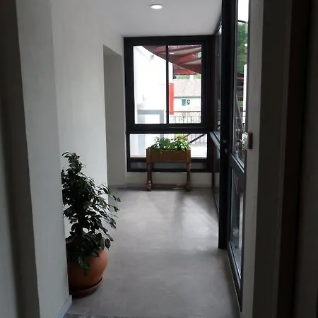 Logis Ur-hegian فندق