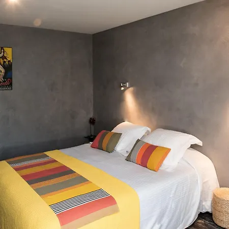 فندق Logis Ur-hegian 2*