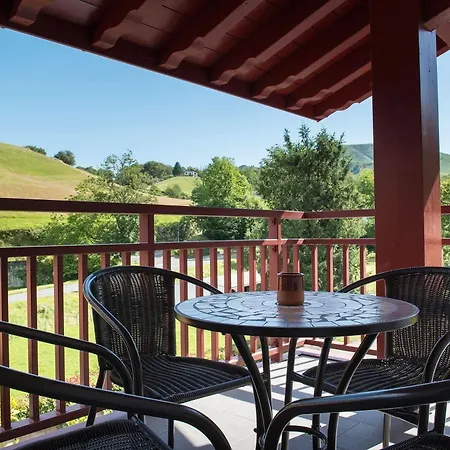 Logis Ur-hegian فندق 2*