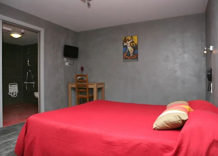 فندق Logis Ur-hegian 2*