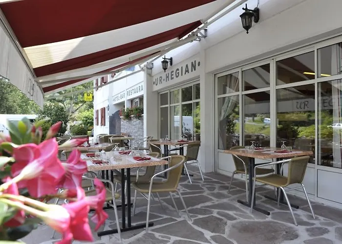 Logis Ur-hegian فندق