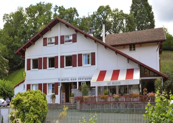 Logis Ur-hegian فندق