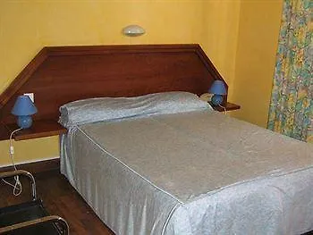 Logis Ur-hegian فندق 2*