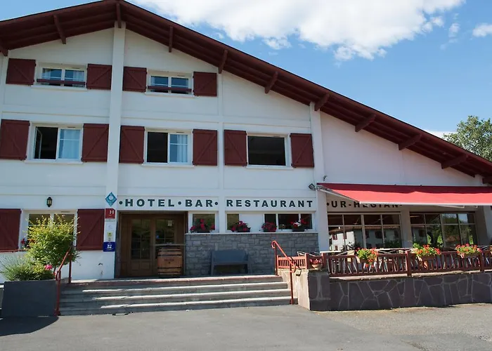 Logis Ur-hegian فندق 2*