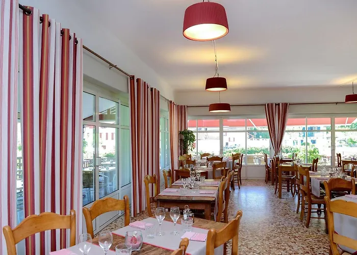 فندق Logis Ur-hegian