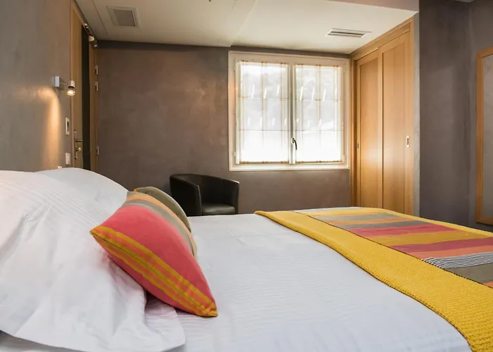 Logis Ur-hegian فندق 2*