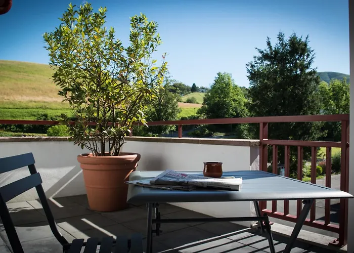 فندق Logis Ur-hegian 2*